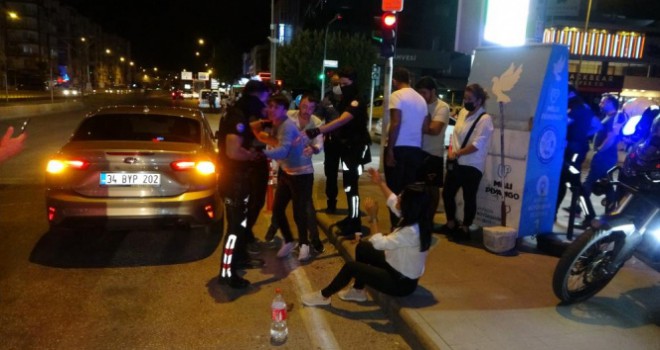 Antalya'da alkollü sürücü 5 araca çarpıp hurdaya çevirdi:2 yaralı