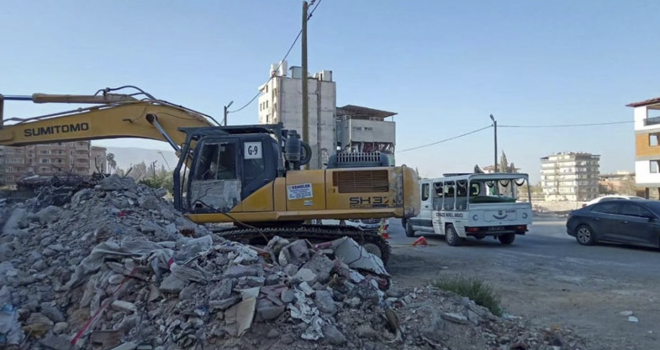 Kazı sırasında enkazda ceset bulundu