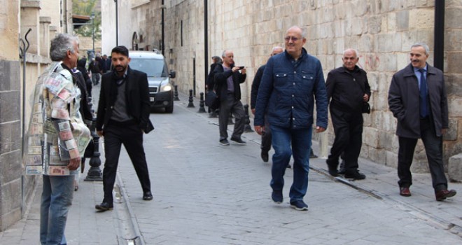 Gaziantep'de onu gören durup bakıyor!