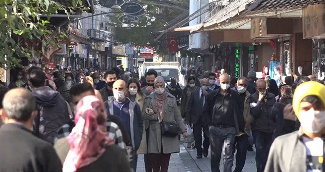 Korona virüs ile kimileri adeta dalga geçiyor kimileri ise çok ciddiye alıyor