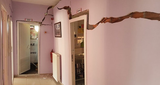 Samsun'da anaokulunun duvarında çatlaklar oluştu