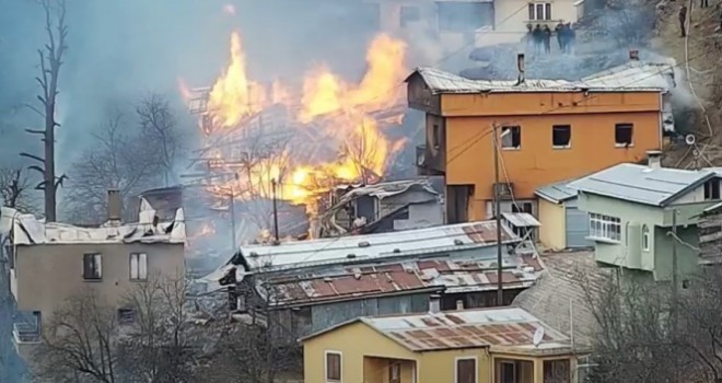 Rize'de büyük yangın! Çok sayıda eve sıçradı