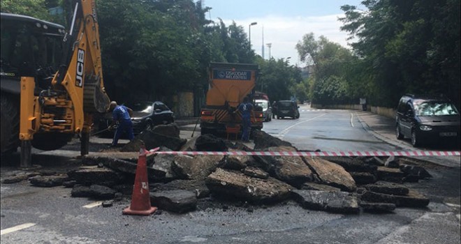 Sağanak yağışın ardından Beylerbeyi'nde yol çöktü