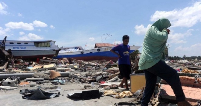 Endonezya'da felaketin bilançosu artıyor