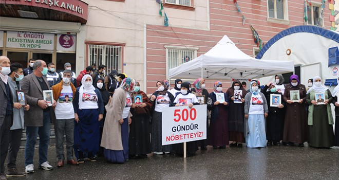 HDP önündeki ailelerin evlat nöbeti 500'üncü gününde