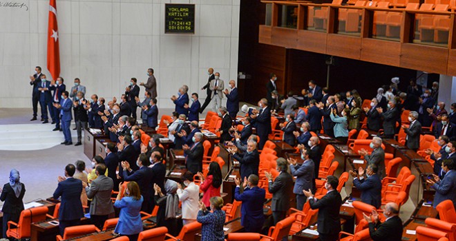 TBMM'de Ayasofya kararı ayakta alkışlandı