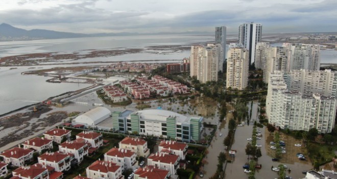 İzmir'de deniz taştı, felaketin boyutu havadan görüntülendi