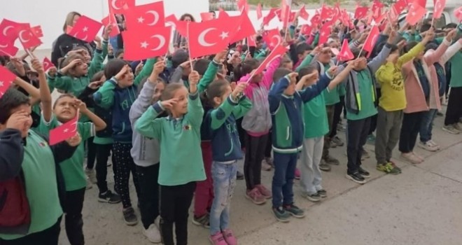  49 bin 77 öğrenci, 3 bin 436 öğretmenden 'Barış Pınarı Harekatı' için asker selamı