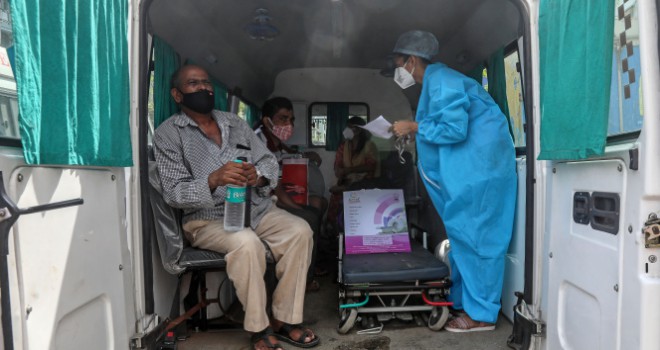 Hindistan'da hastanede yangın: 13 korona hastası öldü