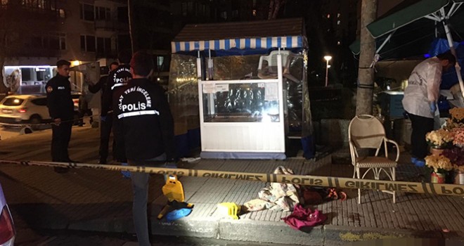  Kadıköy'de sokak ortasında dehşet: Annesi ve eşini öldürdü