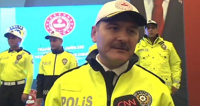 Yeni polis üniformaları canlı yayında tanıtıldı