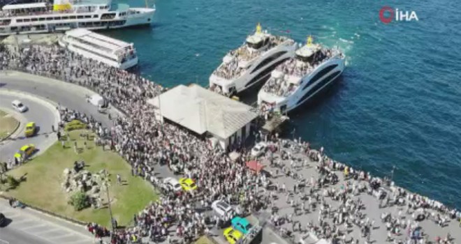  İstanbullular Eminönü İskelesi'ne akın etti