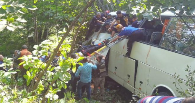 Otobüsü şarampole yuvarlandı: 5 ölü, 36 yaralı