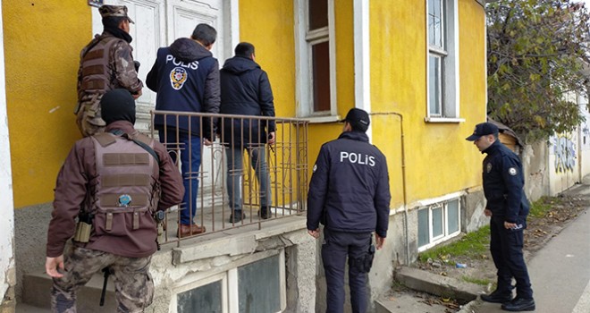  Edirne'de paniğe neden olan saldırgan polisi alarma geçirdi