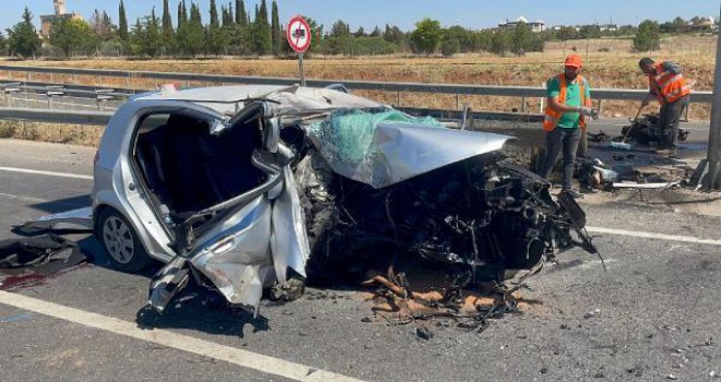 Otomobil bir yerde motor bir yerde! Korkunç kazada 3 kişi feci şekilde can verdi