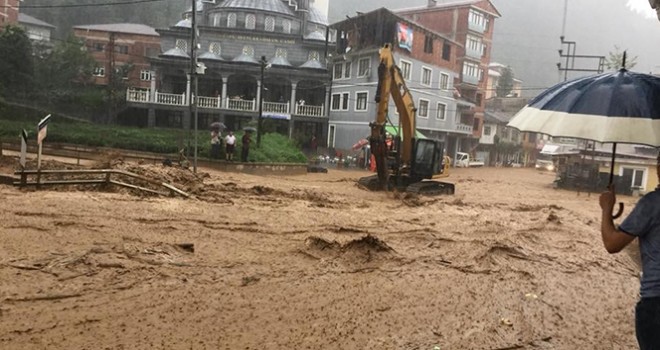 Rize’de şiddetli yağış! İnsanlar mahsur kaldı