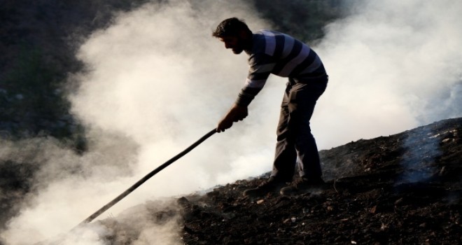 Yüzlerinde kömür karasıyla mevsimlik işçiler