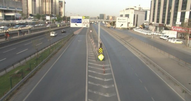 İstanbul'da kısıtlama nedeniyle haftanın ilk gününde yollar boş kaldı