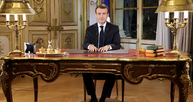 Macron: 'Ekonomik ve sosyal OHAL'deyiz'