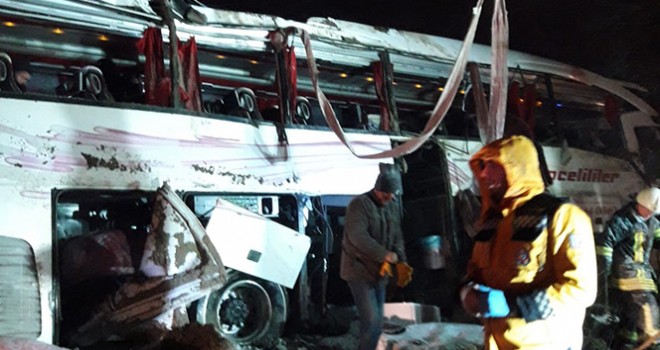 Kırşehir'de otobüs devrildi: 3 kişi öldü 35 kişi yaralandı