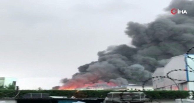 İstanbul'da palet fabrikasında yangın çıktı