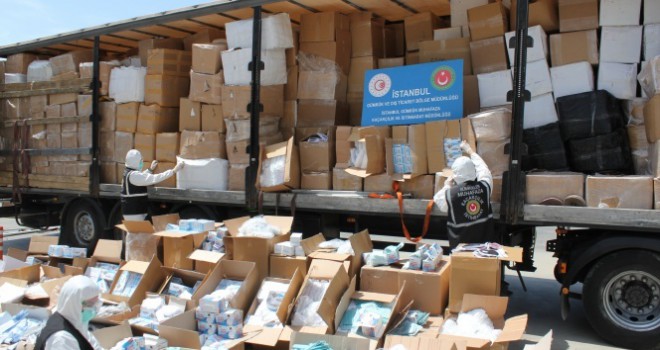 İstanbul'da çok sayıda kaçak tıbbi koruyucu malzeme ele geçirildi