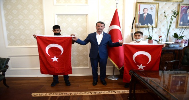 Türkoğlu’nun Türk Bayrağı Sevdalısı Gençleri