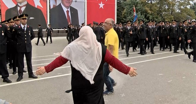  Yüzlerce asker arasında gözyaşlarıyla 'Ali'sini aradı