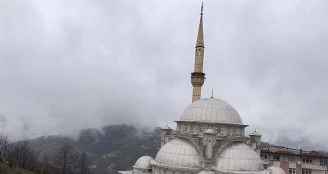  Fırtına minareyi beşik gibi salladı