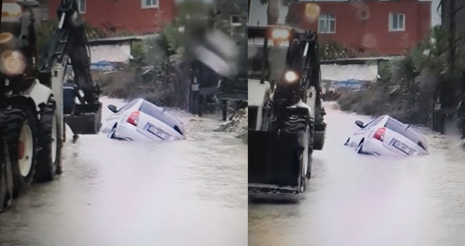  Suya gömülen araç iş makinasıyla çıkarıldı