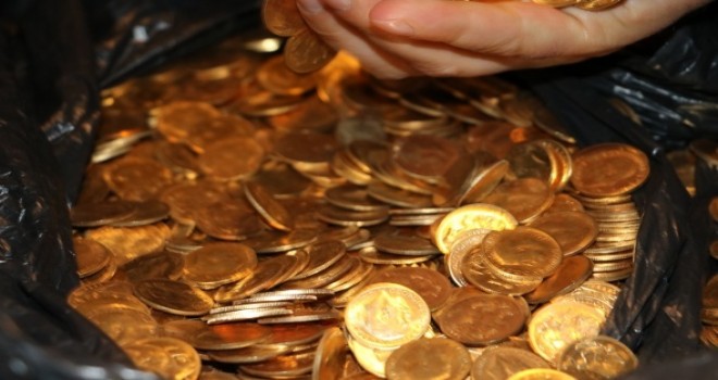  Asgari ücretle çalışan işçiler yüzlerce altın para buldu