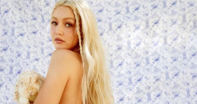 Güzel model Gigi Hadid, mini etekli bikinisiyle kasıp kavurdu