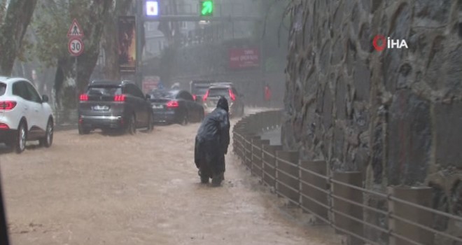  Sarıyer'de tünel girişini su bastı