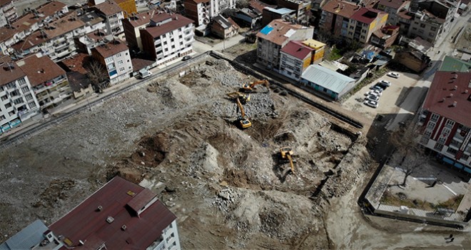 Elazığ'da 14 kişinin hayatını kaybettiği mahallenin son hali görüntülendi