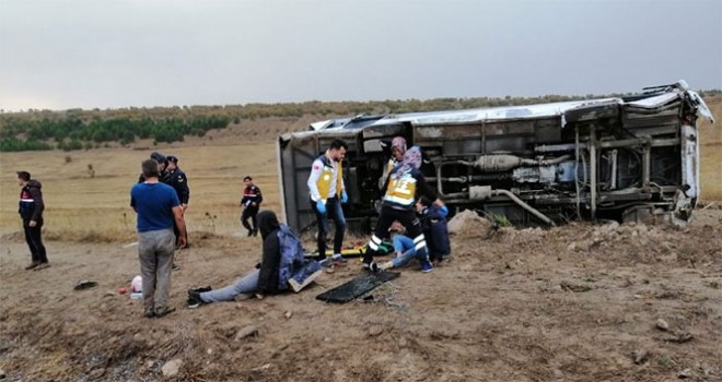  Yozgat'ta öğrencileri taşıyan otobüs devrildi: 26 yaralı