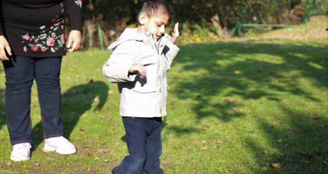 Parmak bebek olarak doğdu, 4.5 yıl yürüyemedi, bakın şimdi ne halde