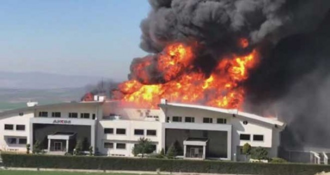 İstanbul'da korkutan fabrika yangını! Patlamalar yaşanıyor...