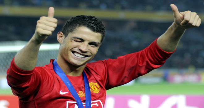 Cristiano Ronaldo resmen Manchester United'ta