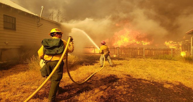 California tarihinin en büyük 3. yangını devam ediyor: 8 kişi kayıp