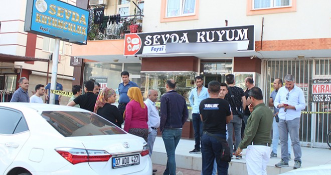  Antalya'da çorapla kuyumcu soyan hırsız 3 kilo altınla yakalandı