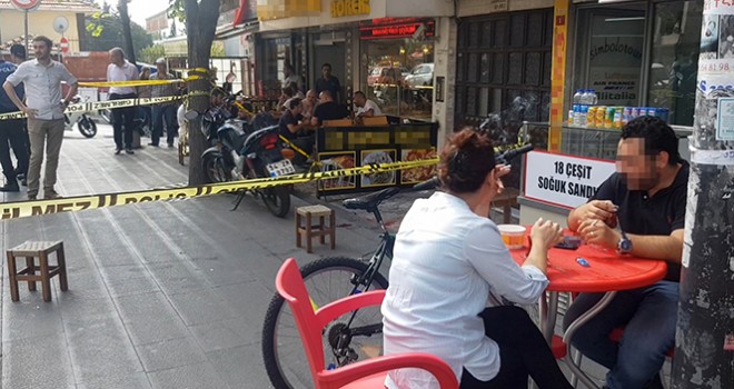  Sokakta iki kişi vuruldu, onlar börek yemeye devam etti