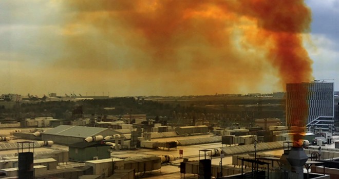 Kuyumcukent'ten yükselen sarı duman sosyal medyada 'çevre kirliliği' tepkisine neden oldu
