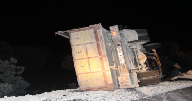 Tarım işçilerini taşıyan kamyon devrildi: 17 yaralı