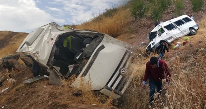  Yolcu minibüsü şarampole yuvarlandı: 19 yaralı