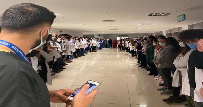 Sağlık çalışanları protesto etti! Uzman çavuş hastaneden böyle taburcu oldu