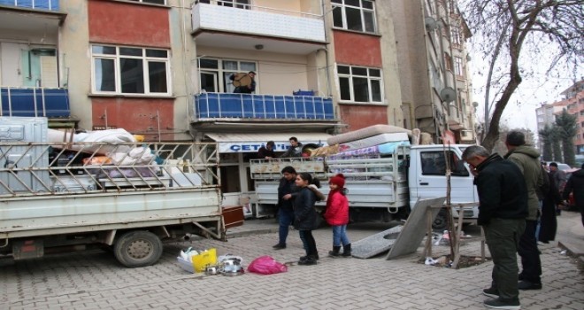  Elazığ'da 88 yapı için acil yıkım kararı, depremden kaçış