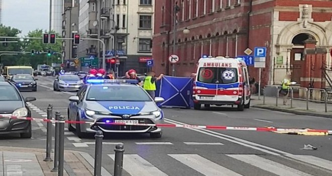 Polonya'da otobüs şoförü kavga eden gençleri ezdi: 1 ölü