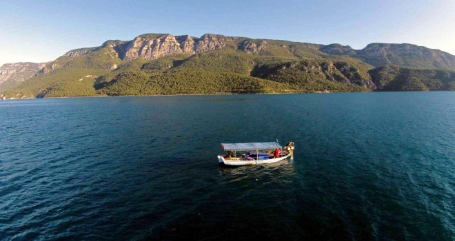 Fethiye'de denizde bulduğu poşeti açan adamın yaşanan patlama sonucu kolu koptu