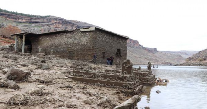 Yıllar önce sular altında kalan köyleri ortaya çıktı