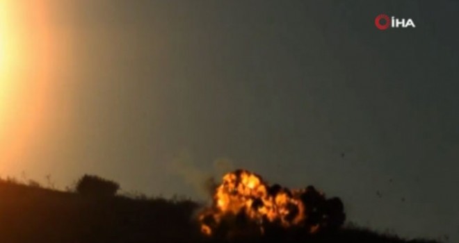 Yerli üretim roket Bahar Kalkanı'nda hedefleri imha ediyor